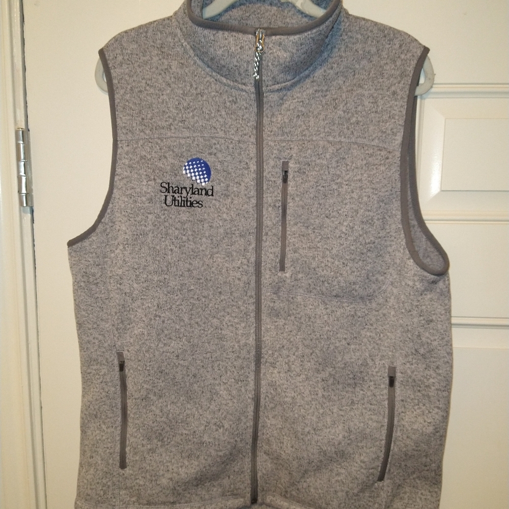 LL Bean Slightly Fitted Full Zip Sweater Fleece Vest Men’s sz Medium Regular.